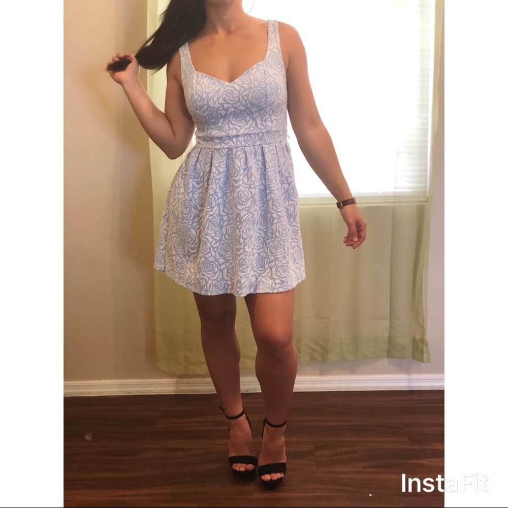 Blue/white patterned dress